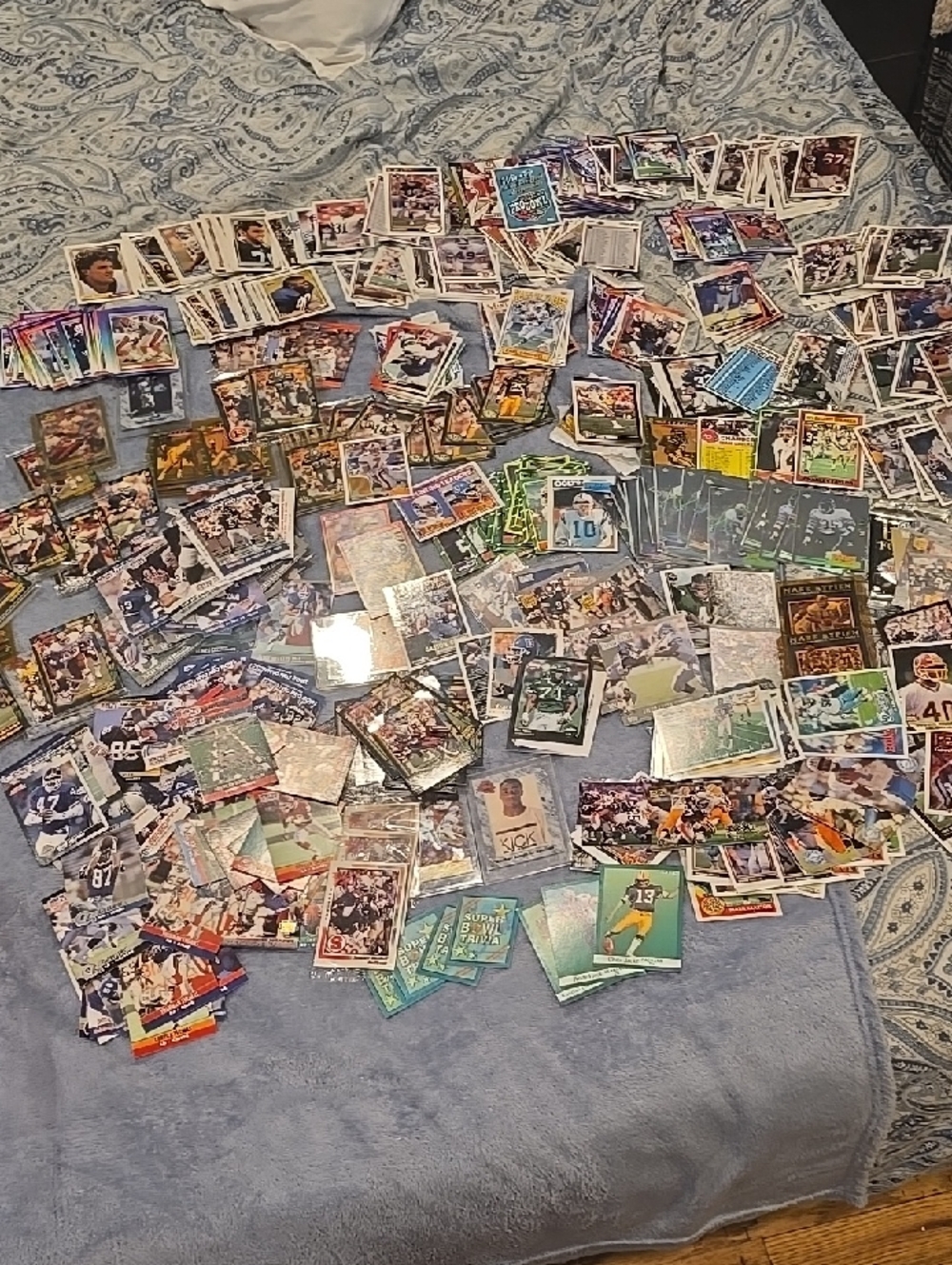 Assorted Football Trading Cards 80s 90s Mostly 90s Huge Lot Nfl